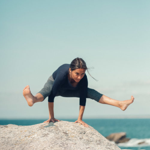 Tittibhasana - Charlotte Lechevallier - photo Stéphane Lavoué