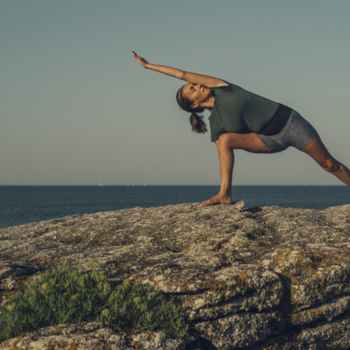 Uttitha Parshvakonasana - Charlotte Lechevallier - photo Stéphane Lavoué