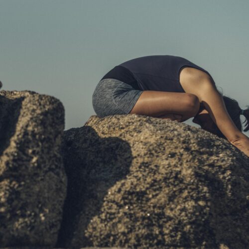 Swastikasana - Charlotte Lechevallier - photo Stéphane Lavoué