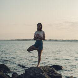 Vrikshasana - Charlotte Lechevallier - photo Stéphane Lavoué