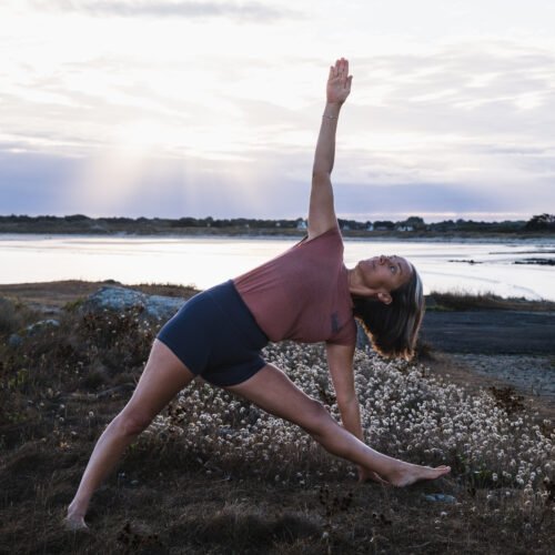 Uttitha trikonasana - Charlotte Lechevallier - photo @axelle.photographe