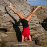 Parivrita ekapada sirsasana - Charlotte Lechevallier - photo @axelle.photographe